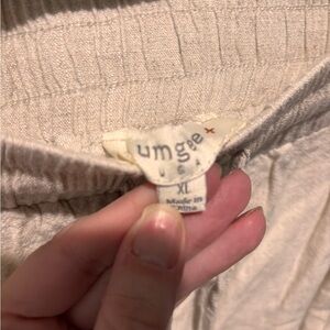 Umgee cream linen shorts